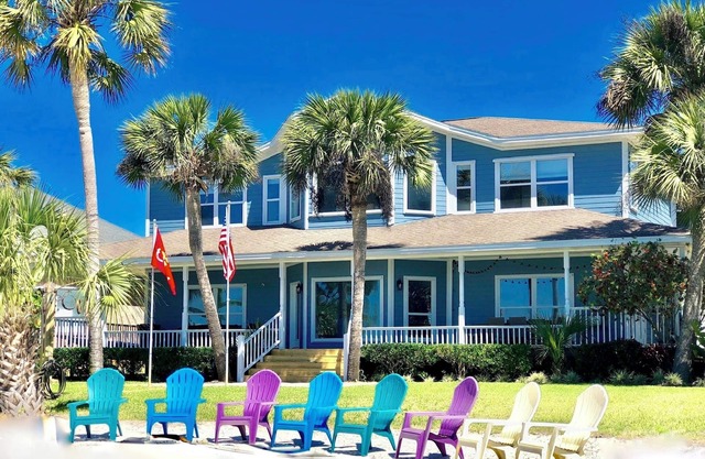 Soundside Retreat: una propiedad familiar de 2 acres con playa privada en aguas tranquilas