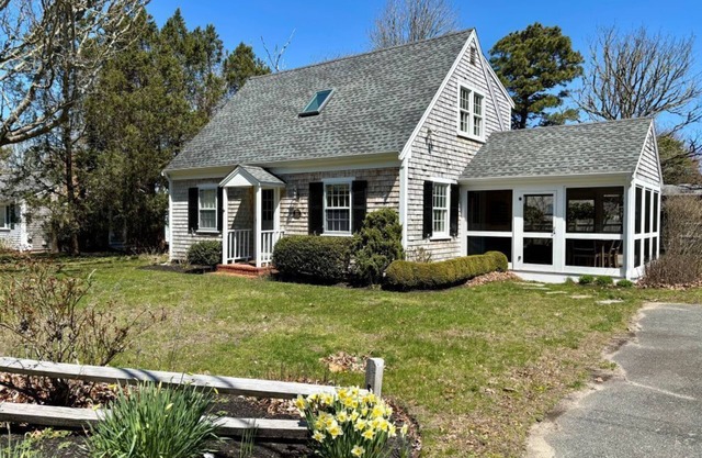 A short drive brings you to Jackknife Cove!