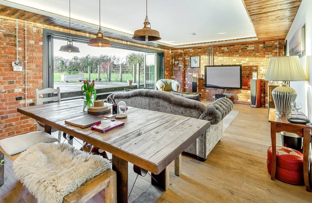 2 bedroom accommodation in Faversham