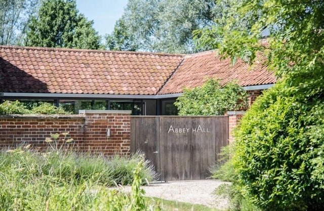 Abbey Hall Haus, Eye