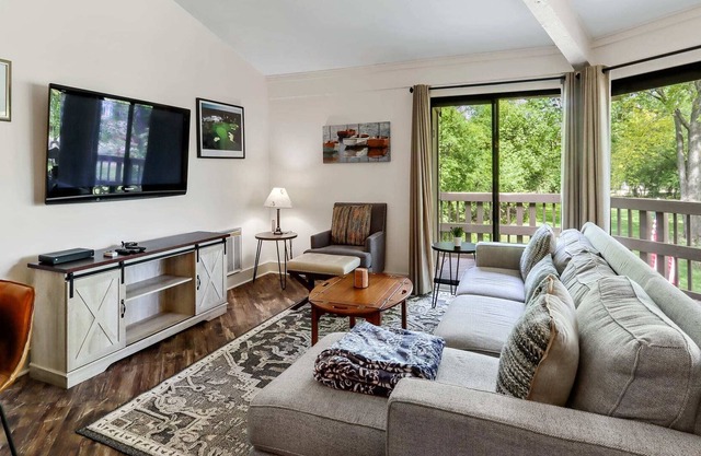 Abbey Springs Condo w/ Pool, Beach & Golf Access