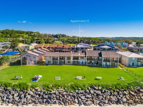 Absolute Beachfront Apartment 1T