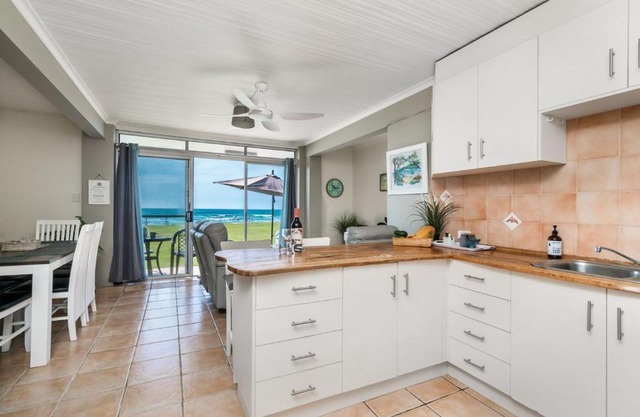 Absolute Beachfront Apartment 8B