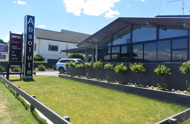 Absolute Lake View Motel