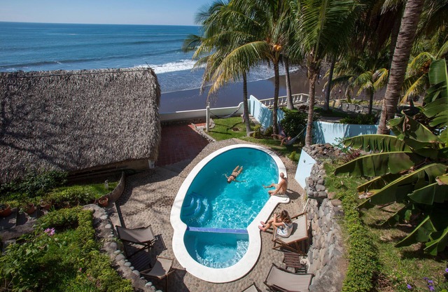 Absolute Oceanfront Dream House - Villa & Casita (opcional)