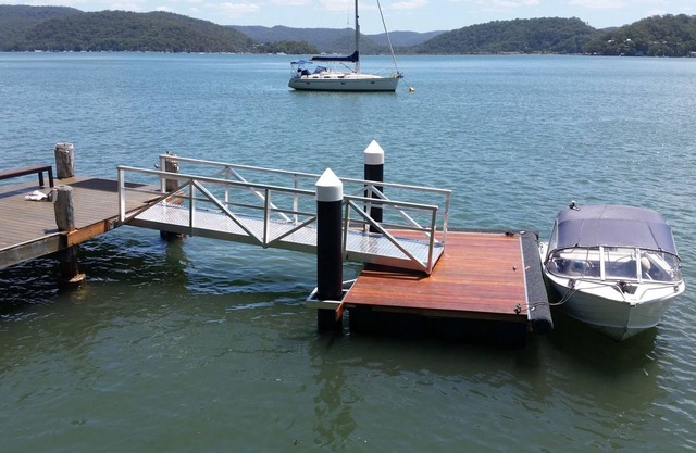 Línea de costa absoluta: Turners River House Hawkesbury River. WOBBY BEACH