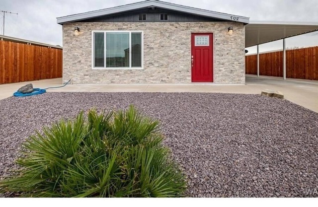 Across Waterfront D, Sleeps10, one minute walk to the water 562 714 6969