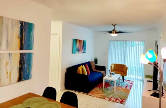 Adorable 2bd/1ba Apartment in Wynwood - Free Parking Included!