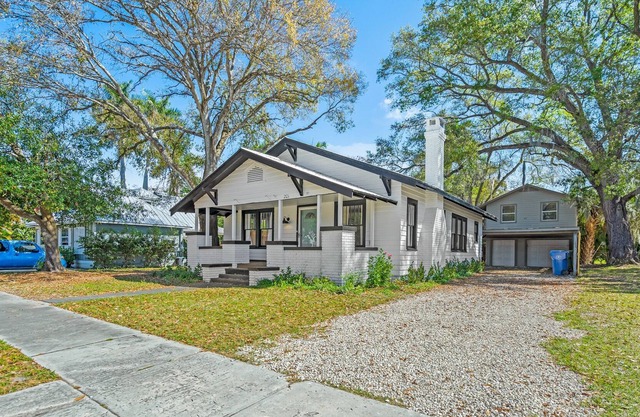 Adorable Bungalow in Historic Riverview Bradenton!