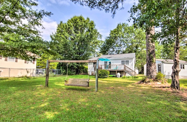 Adorable Lakefront Cottage w/ Dock & Grill!