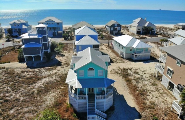 August Discounted! Adorable w/ Views! Tennis/Pickleball/Pools