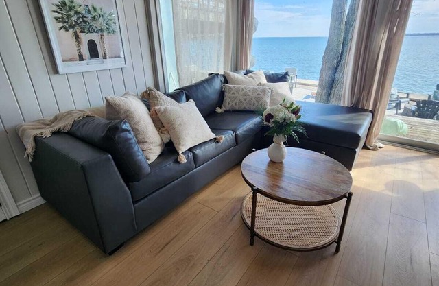 Adorable waterfront escape