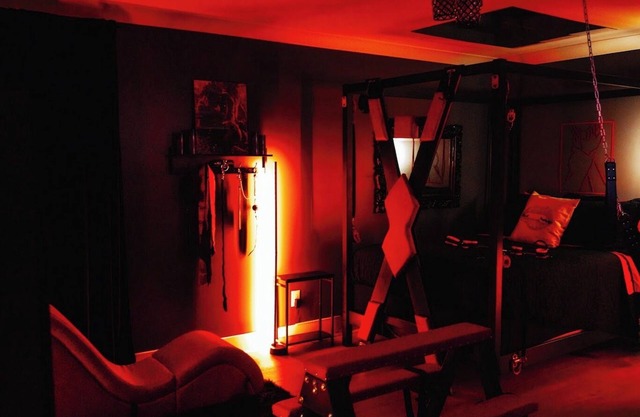 Adult-Theme Rental Home w/Kink Room, Strip Club, Zen Room...Couples Getaway!