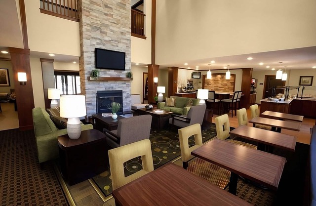 Adventure Trip! Minutes’ Walk from Thomas Jefferson Park! 2 Spaces, Onsite Pool!