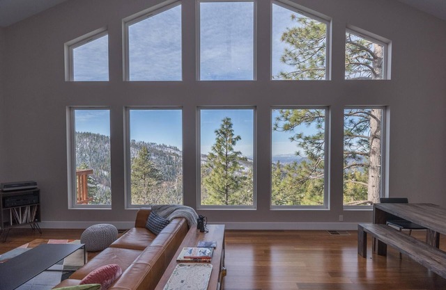 Aerial Ascent Yosemite es un espacioso, de tres dormitorios, dos baños, capacidad para 10 personas cómodamente, de nueva construcción ...