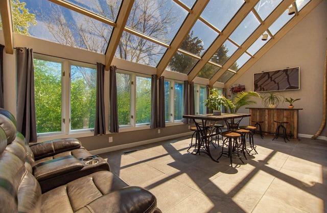 Se admiten mascotas, 5 habitaciones, 4 baños en Black Hills