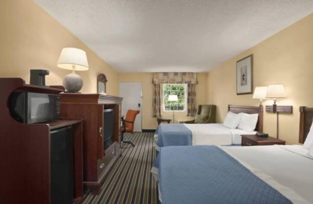 Affordable Comfort in Alexandria!! 2 Double Beds11