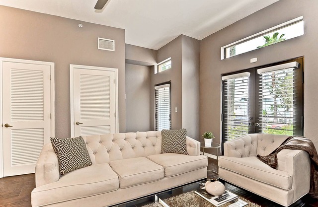 Asequible y moderno de lujo - 2 BD / 2 baños en Ybor City - Tampa Dowtown