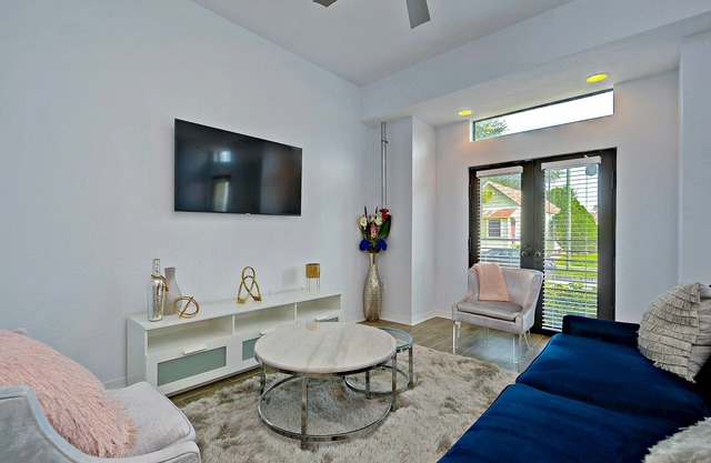 Lujo moderno asequible - 2 BD / 2 baños en YBOR City