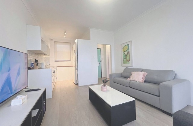 Affordable Ocean View 1BDR Unit Maroubra Beach
