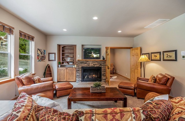 Granite Creek Estate - Super Private-Two Homes w / Views-Must Experience