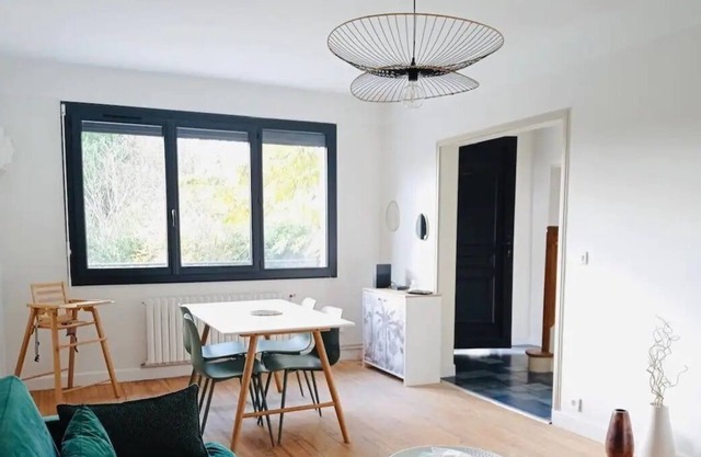 Agréable Maison de Ville Avec Terrasse au Calme