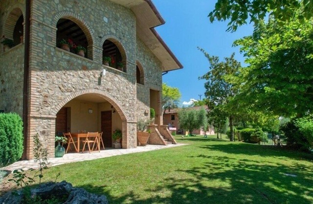 Agriturismo Il Poggio, two houses sharing a pool, Casa Pietra