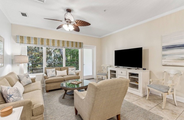AIP Resort/Spacious/10 Min. Walk to the Beach/Updated Furniture