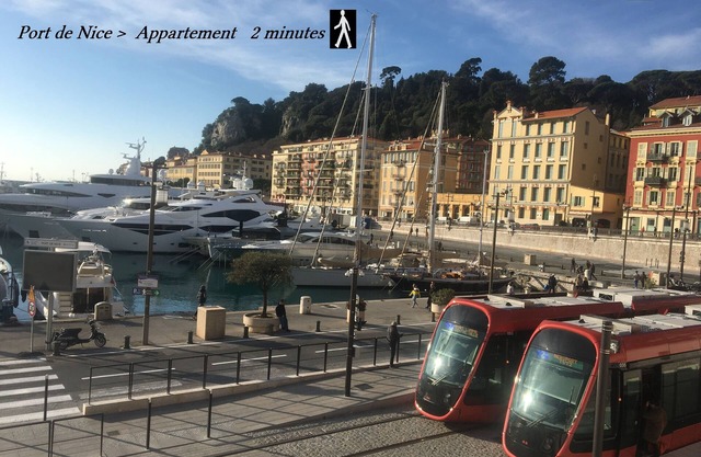 Apartamento familiar con aire acondicionado. Bonito puerto entre el mar y el centro de la ciudad.