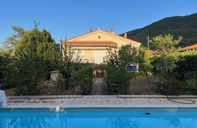 Casa con aire acondicionado, piscina privada y jardín, Arles-sur-Tech