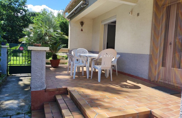 Villa climatizada con gran jardín, se admiten mascotas