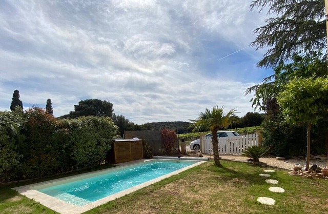 Villa con aire acondicionado y vistas a los viñedos de Valliguières, cerca de Uzès.