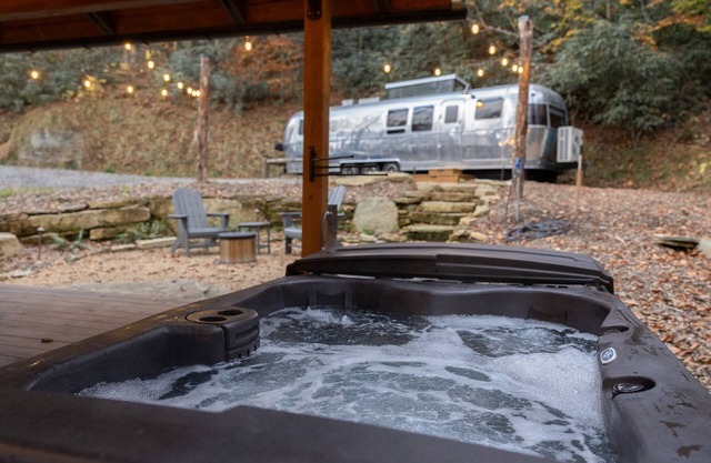 Airstream w/ Bathtub, River, & Hot Tub
