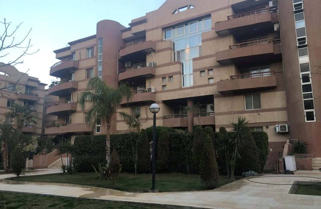 Al Rehab Apartment. (con jardín privado)