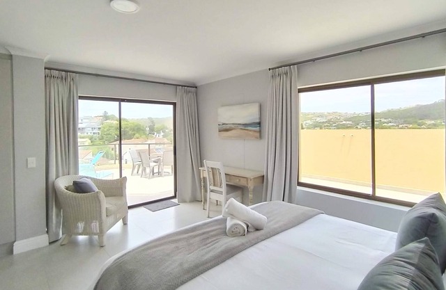 Alba Tramonto | 3 bed 2 bath - 100m Robberg Beach