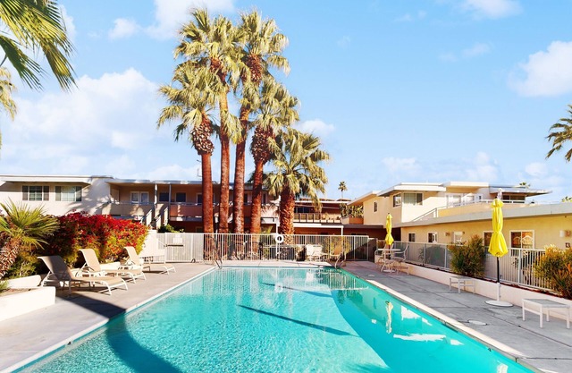 Albert Frey's Villa Hermosa | Pool & Spa | Steps to North Palm Canyon Drive