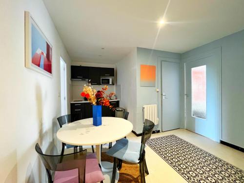 Albi - appartement 8 personnes - check in h24 - wifi