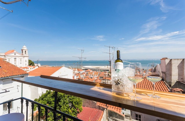 Alfama Vintage Studio Apartment w/ RiverView - by LU Holidays