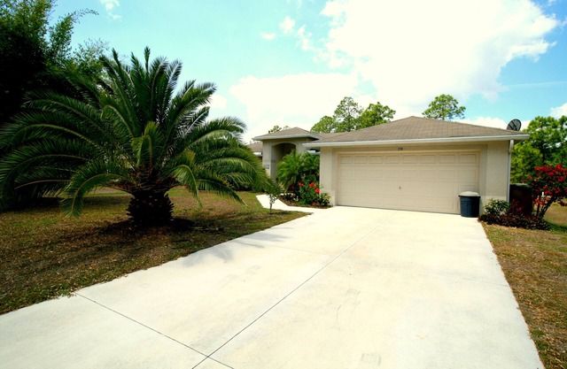 ¡Presentamos el santuario de mariposas! Una villa de 3 dormitorios y 2 baños en Lehigh Acres