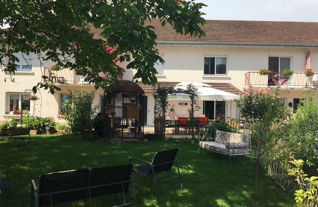 Alouette F1 furnished town center 400m from the Thermes, Casino, garden, private parking
