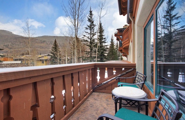 Alpine Luxury Room | 2 Queen Beds | On-site Pool!