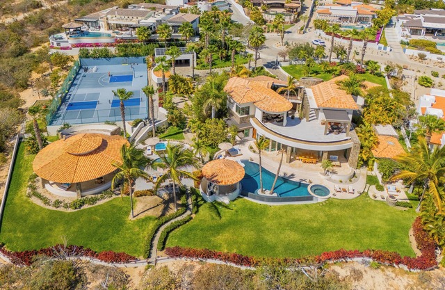 Amazing 6 Bd Villa W/ Gourmet Chef, Butler, Gym and Included Yacht Charter!