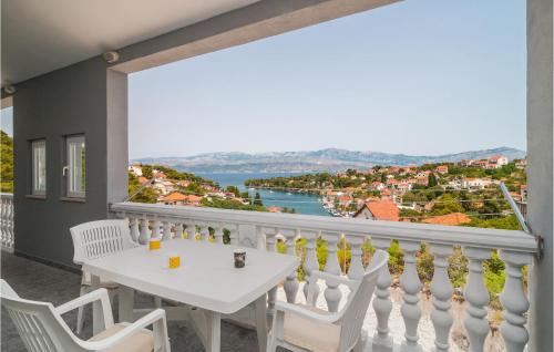 Amazing Apartment In Supetar-Splitska