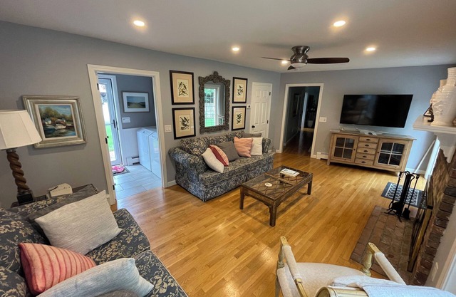 ¡RESERVAR AHORA! DIVERSIÓN en Osterville, MA - Capacidad 10 - Pase de playa, Fire Pit y más.
