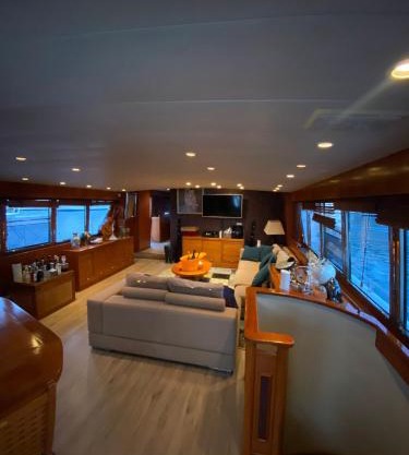 Amazing boat to sleep in Barcelona