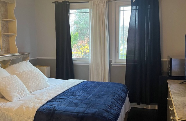 Amazing Comfortable Gem at Oakville