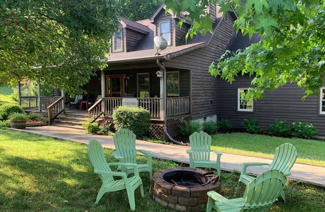 ¡PASA LA NAVIDAD EN LA CABINA ACOGEDORA DE CREEKSIDE EN FALL CREEK FALLS-3 DORMITORIO CON TINA CALIENTE!