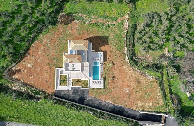 Amazing Crete Villa | Villa Niva | Private Infinity Swimming Pool & Children Plunge Pool | Outdoor Shaded Dining Area & BBQ | Ideal for Families | 4 Bedrooms | Rethymno