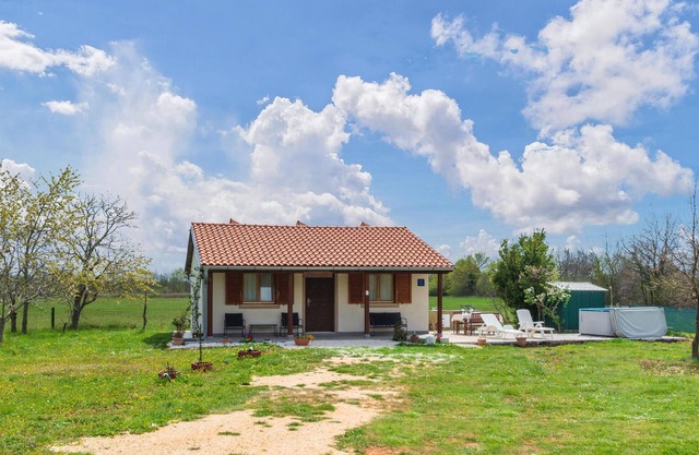 Increíble casa en Barban con jacuzzi