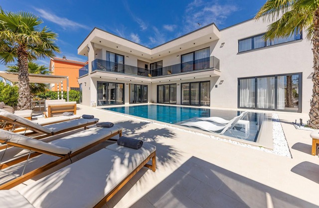 Increíble casa en Kastel Stari con.